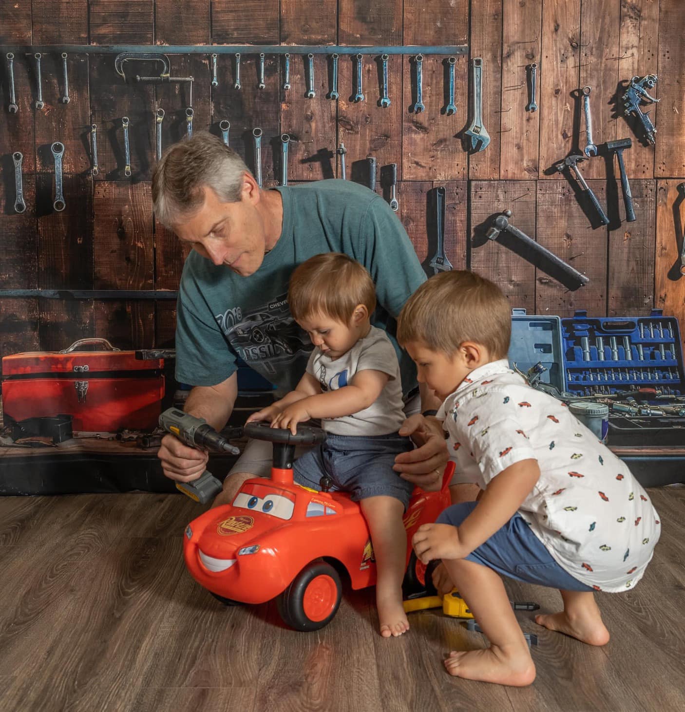 Kate Tool shelf against a table vintage garage Backdrop for boy/Father's Day - Kate Backdrop AU