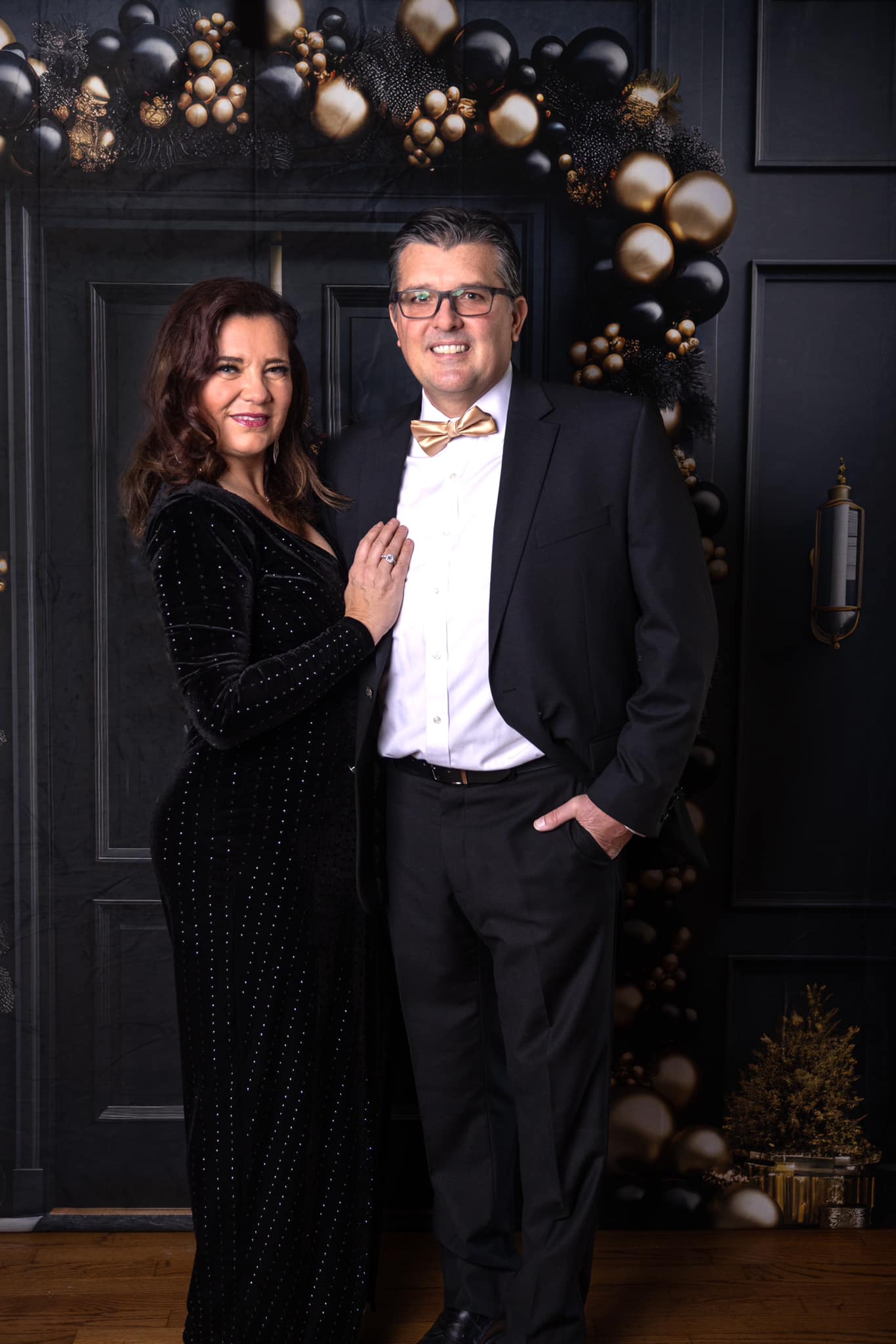 Kate Elegant Black and Gold Christmas Front Door Backdrop Designed by Mandy Ringe Photography - Kate Backdrop AU
