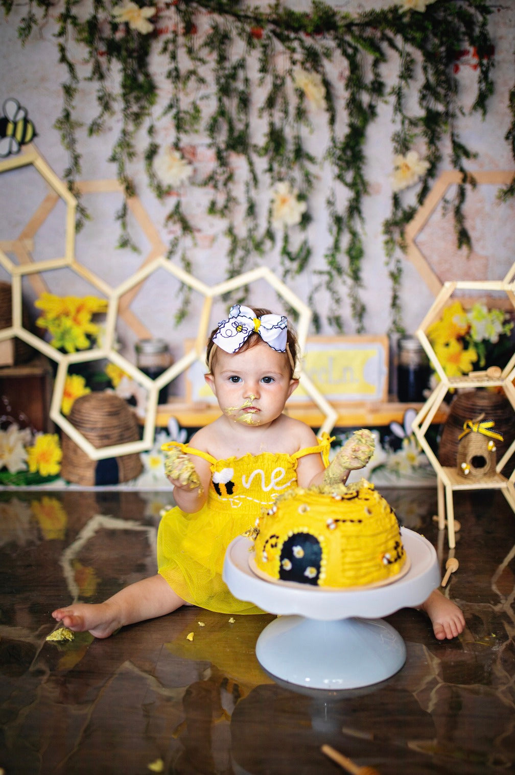 Kate Spring/Summer Bee Flowers Backdrop for Photography Designed by Jenna Onyia - Kate Backdrop AU