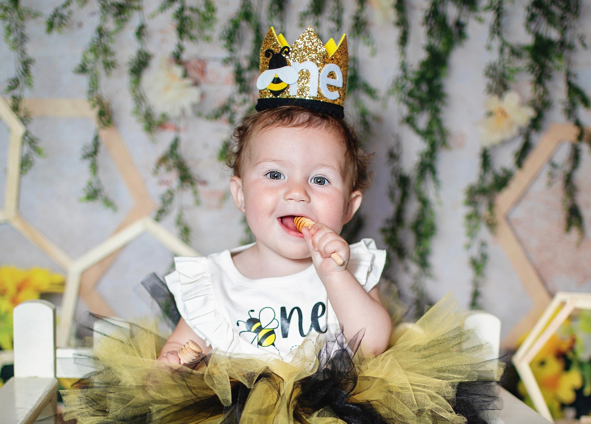 Kate Spring/Summer Bee Flowers Backdrop for Photography Designed by Jenna Onyia - Kate Backdrop AU