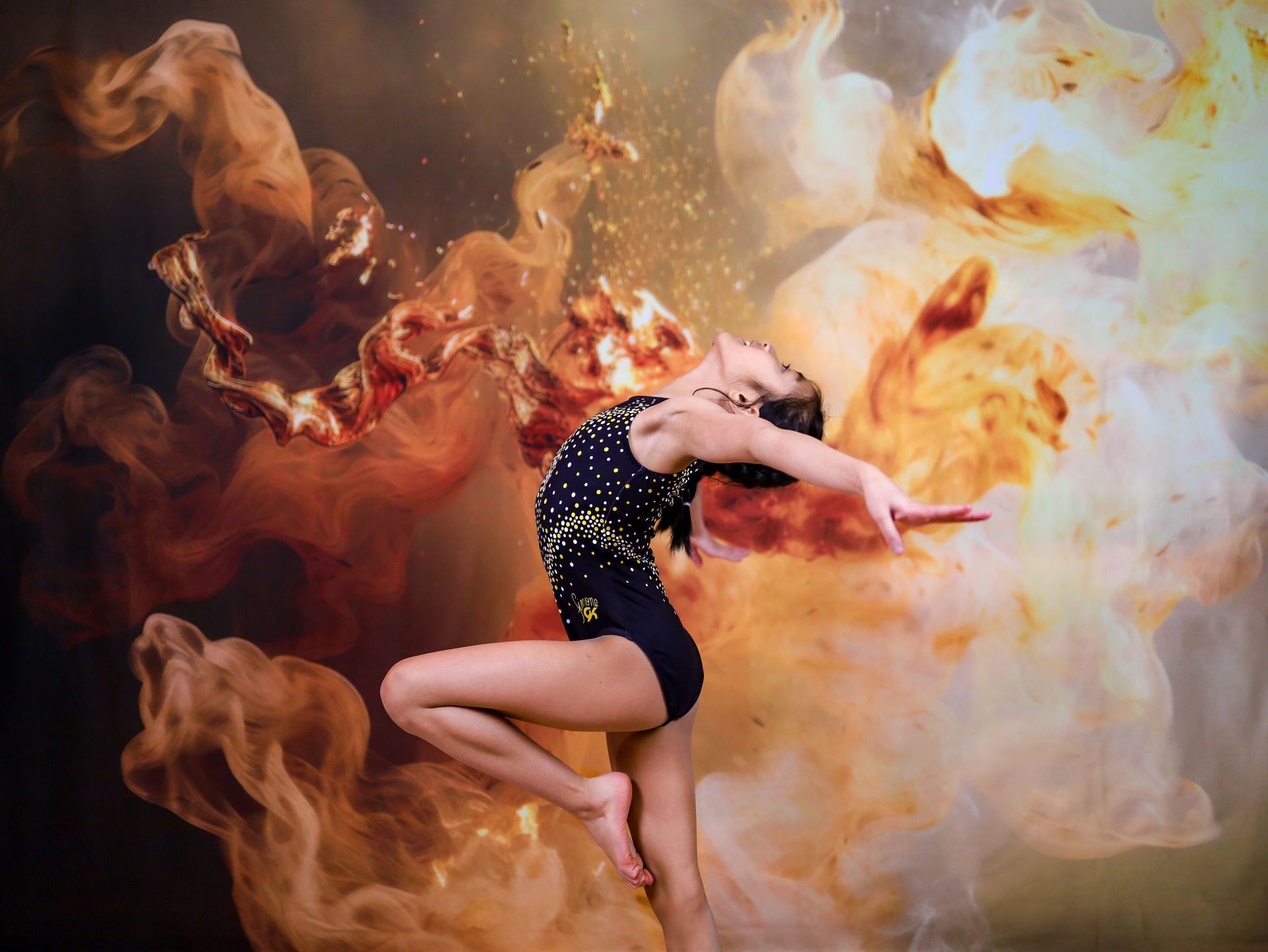 Kate Fine Art Dualtone Wall Backdrop Trim Moulding Liquid Gold Cream Smoke Designed by Mini MakeBelieve - Kate Backdrop AU