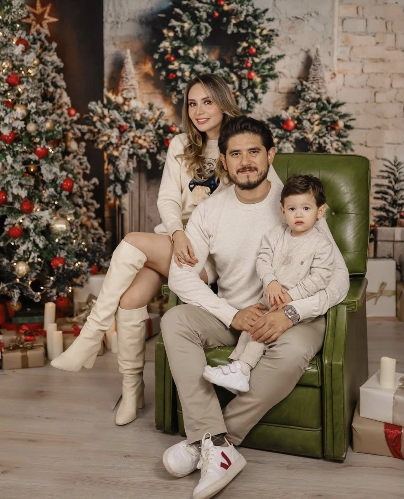 Kate Christmas Tree Fireplace Wreath Presents Backdrop Designed by Emetselch