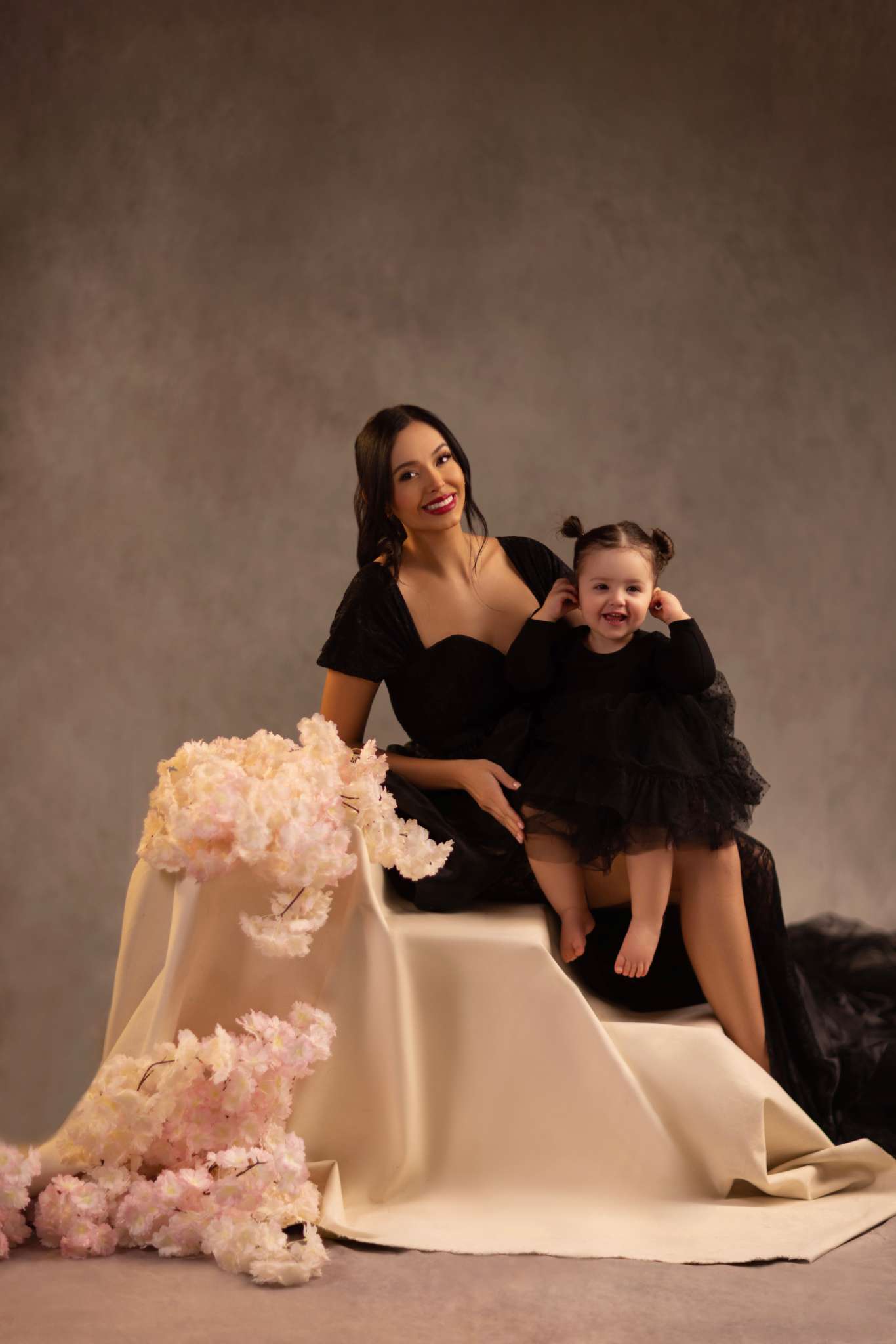 Kate Lace Short Sleeved Strapless Black Maternity Photoshoot Dress - Kate Backdrop AU