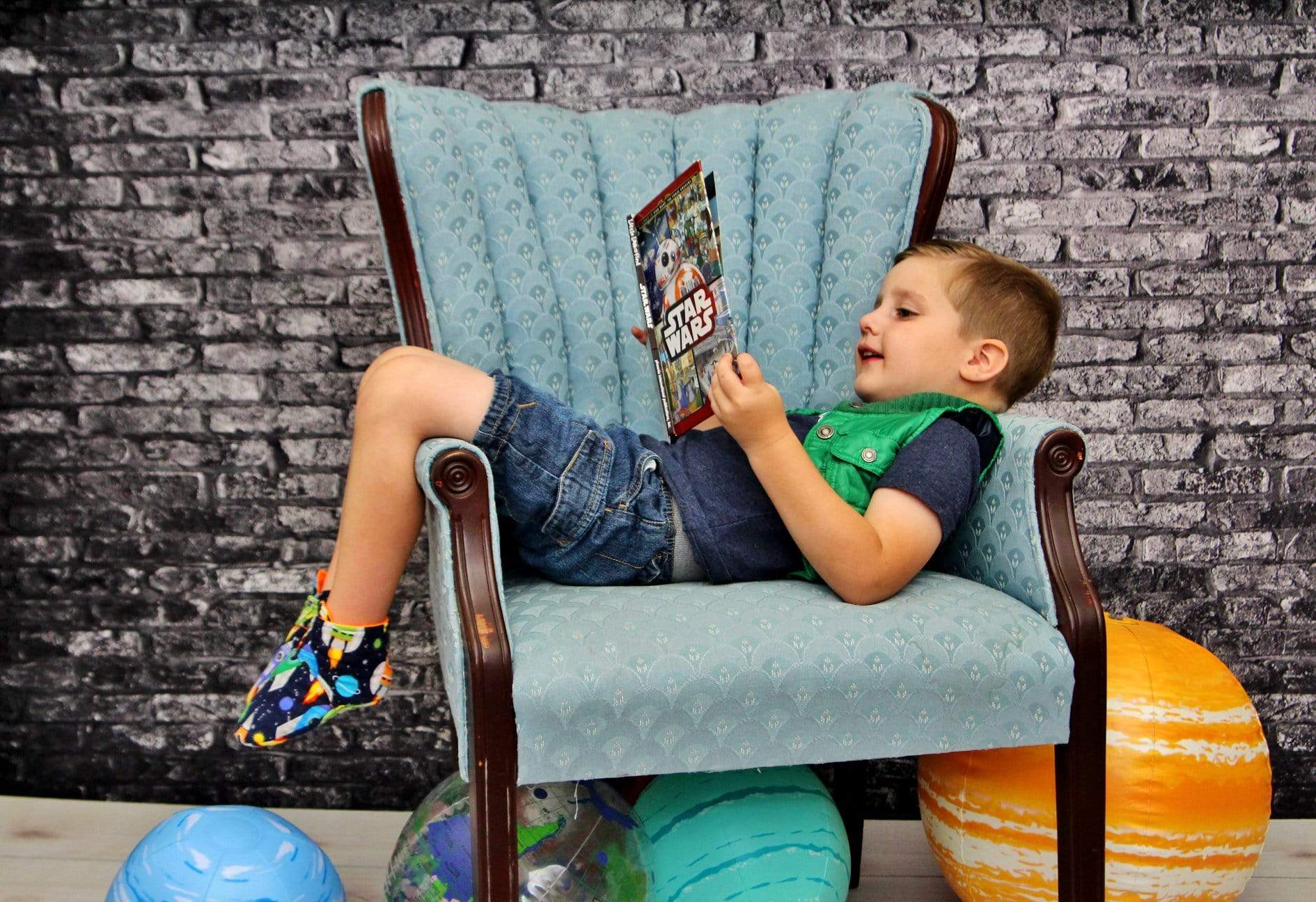 Kate Retro Dark Gradient Brick Backdrop designed by Arica Kirby - Kate Backdrop AU