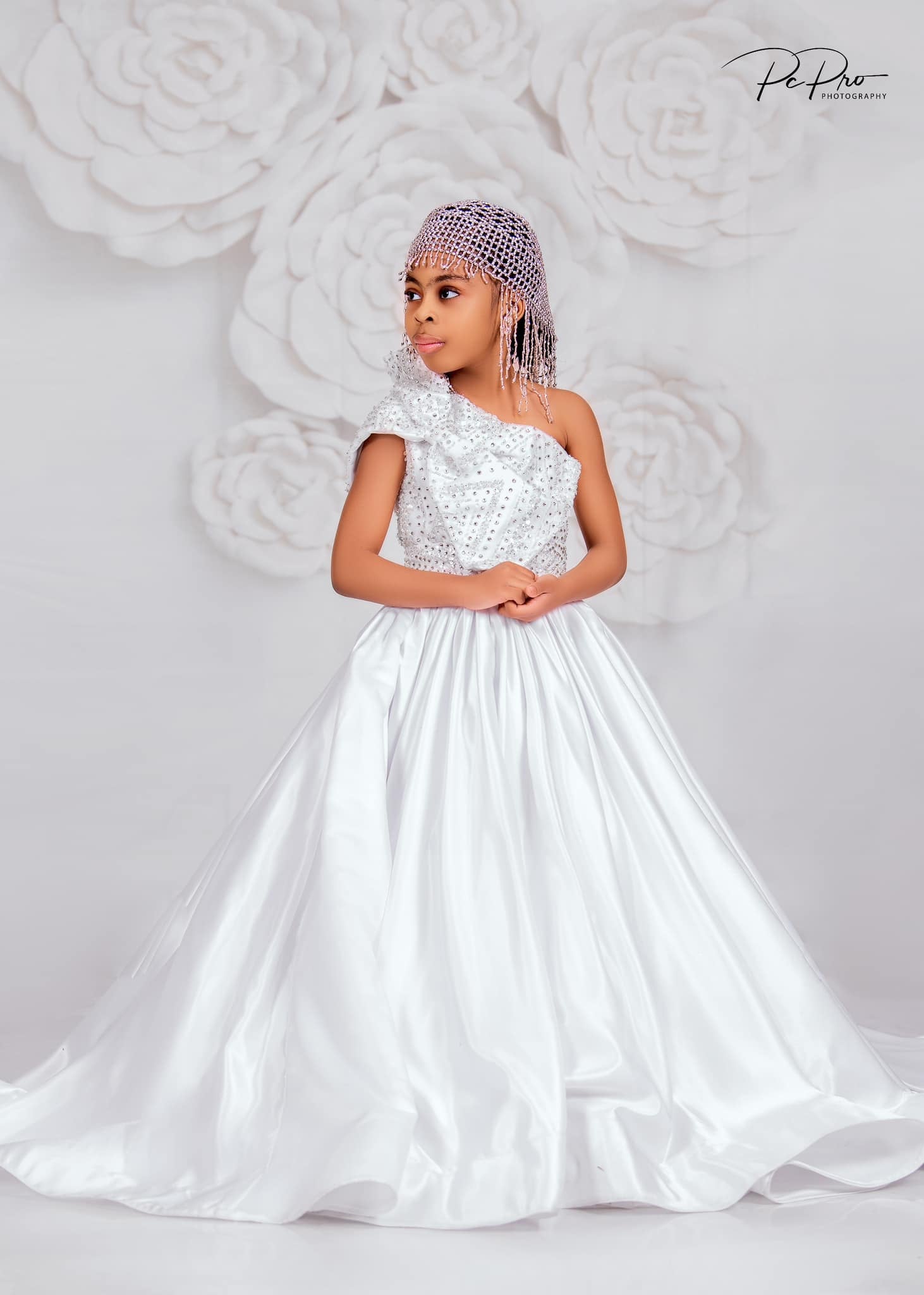 Kate White Flowers Backdrop Designed by Lisa B - Kate Backdrop AU