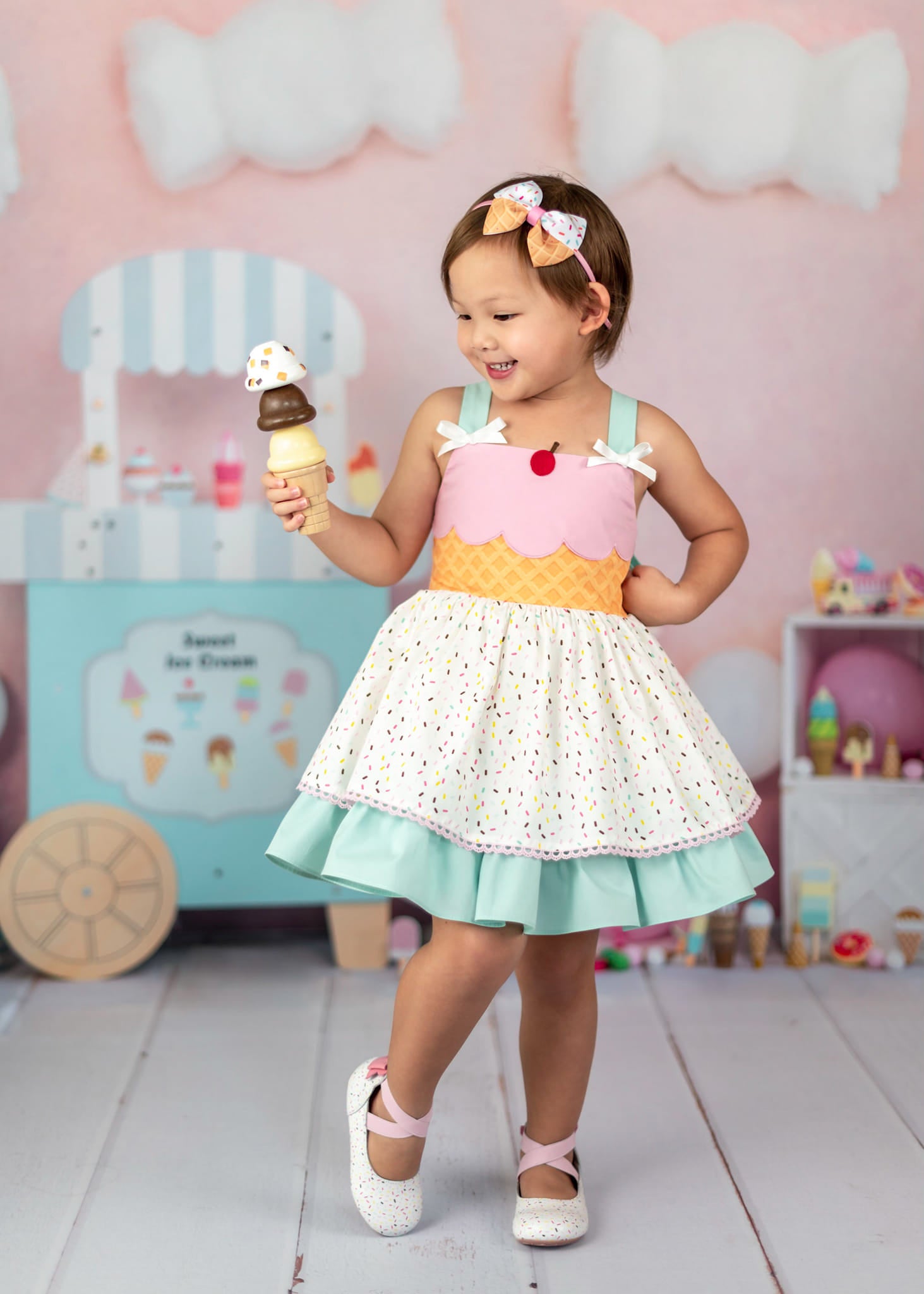 Kate Sweet Ice Cream Backdrop Cake Smash Designed by Emetselch