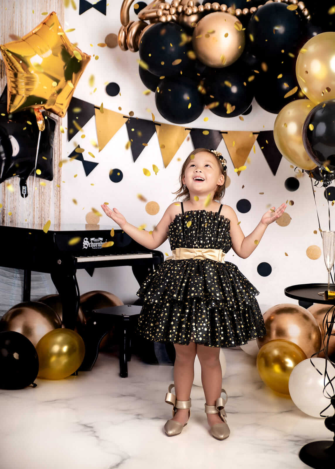 Kate Cake Smash Gold Black Balloons Backdrop Designed by Rose Abbas