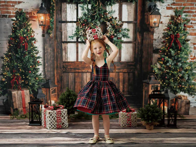Kate Winter Christmas Tree Lantern Wooden Door Photo Kit