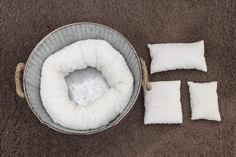 Newborn Poses photography white 1 assistant circle+3 pillows