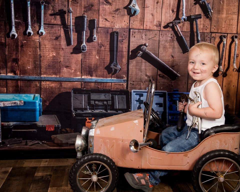 Kate Tool shelf against a table vintage garage Backdrop for boy/Father's Day - Kate Backdrop AU