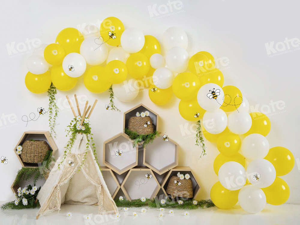 Kate Industrious Bee Backdrop Designed Cake Smash by Uta Mueller Photography